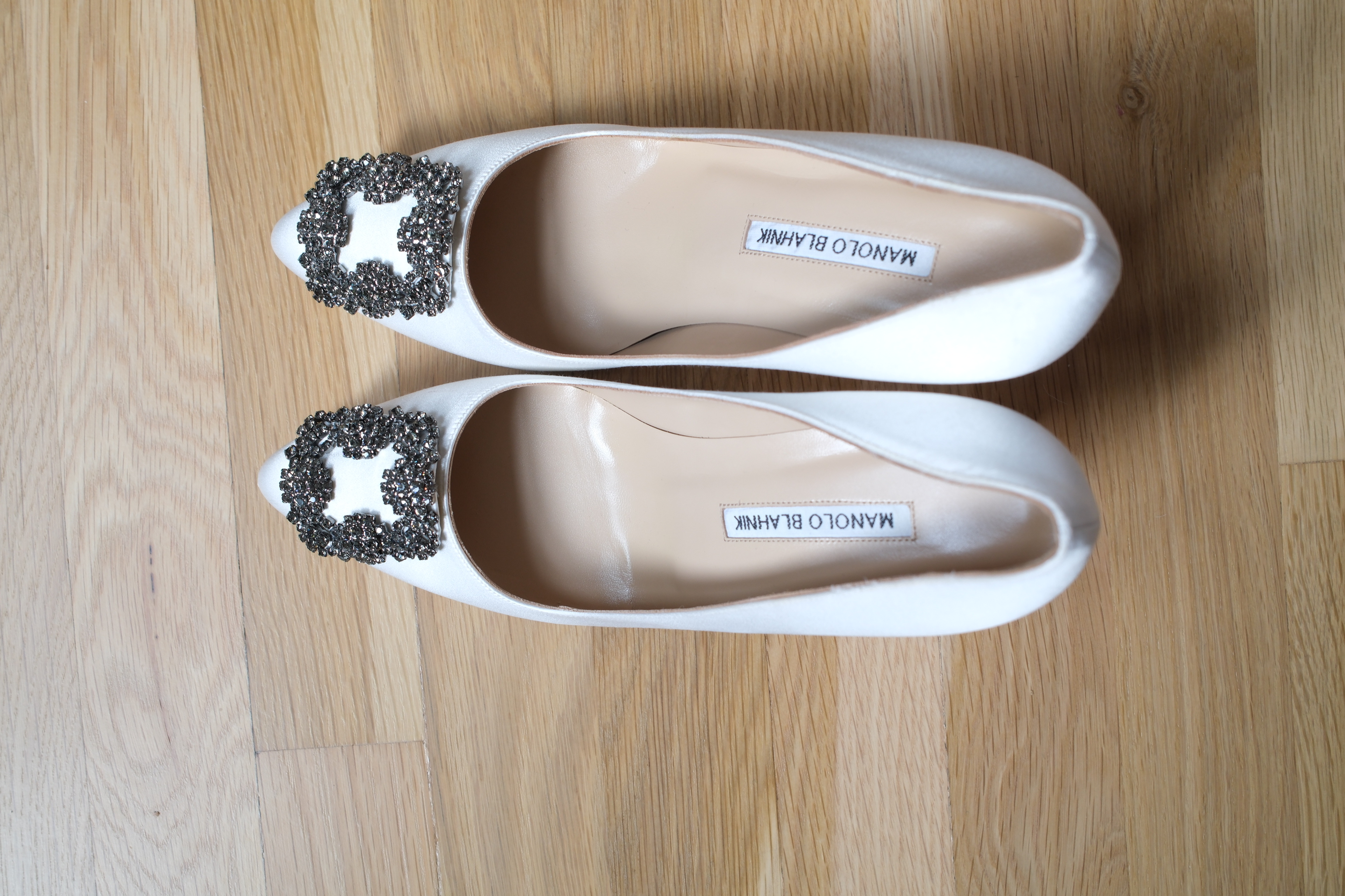 Manolo Blahnik  Hangisi 70MM Crystal-Embellished Satin Pumps, photo 7 of 7