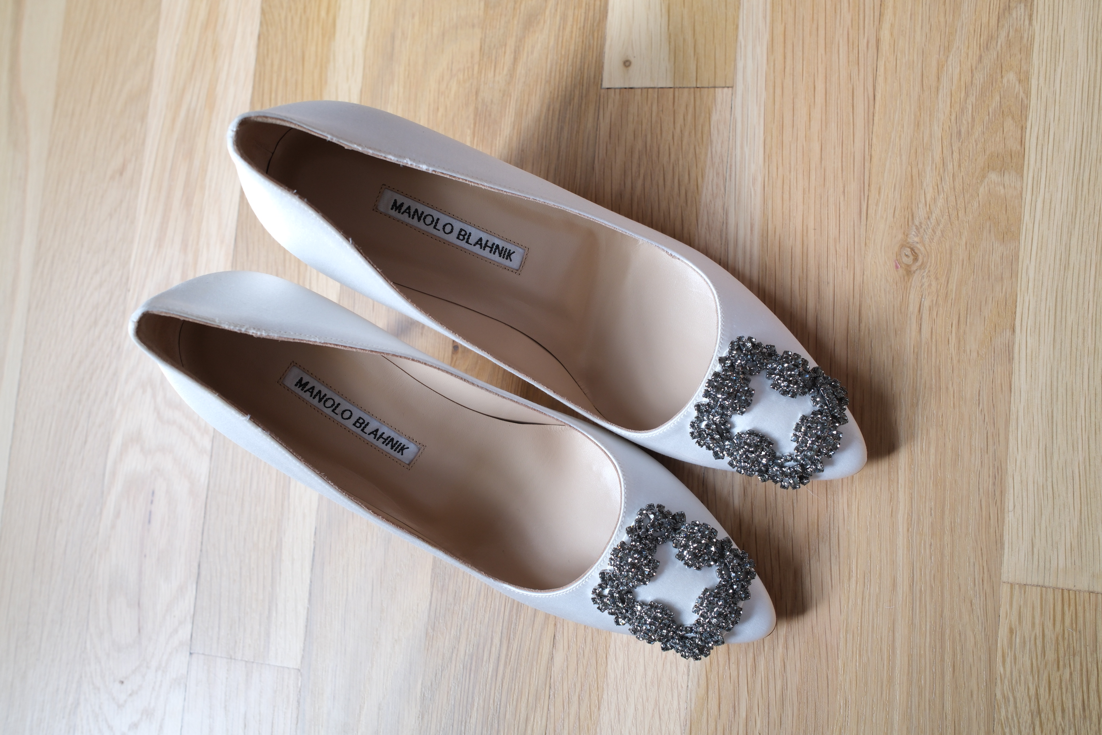 Manolo Blahnik  Hangisi 70MM Crystal-Embellished Satin Pumps, photo 4 of 7